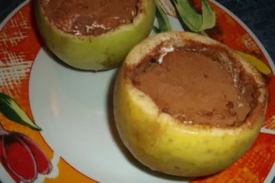 Мороженое в яблоке с корицей