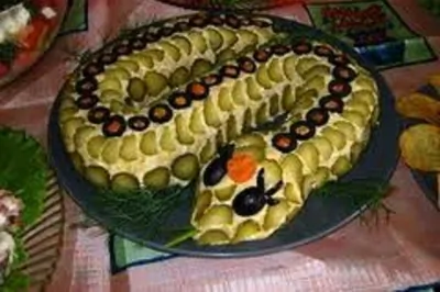 Салат с горбушей, картофелем и плавленым сыром