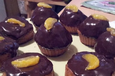 Мандариновые кексы с шоколадной глазурью