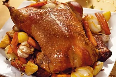 Рождественский гусь с овощами