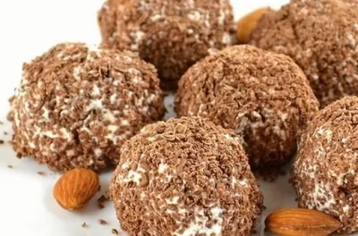 Творожные пирожные с финиками и шоколадом