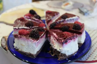 Миндальный торт с малиной