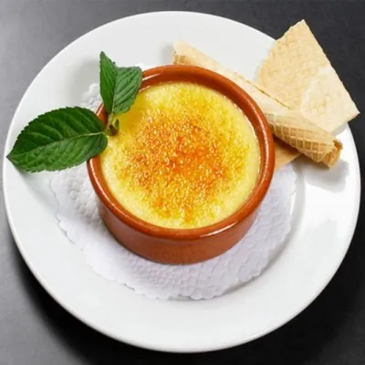 Десерт с корицей (Crema catalana)