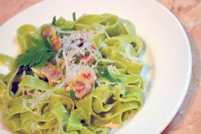 Зеленая паста феттучини карбонара