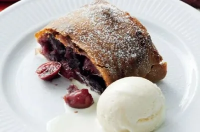 Штрудель с вишней