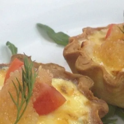 Тарталетки с морепродуктами и щучьей икрой
