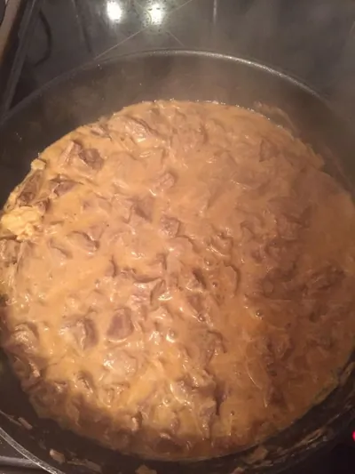 Поджарка из лося со сметаной