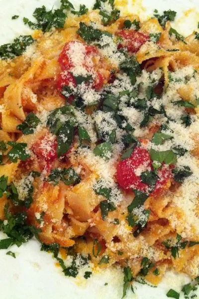 Паста тальятелле с соусом помидорини