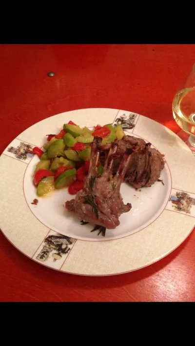 Каре барашка с домашней аджикой и овощным рататуем