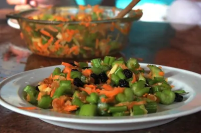 Салат из сельдерея с морковью и яблоками