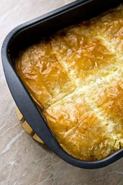 Яблочный пирог из теста фило с орехами