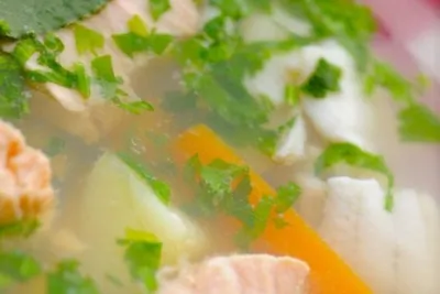 Уха из тилапии с перловкой