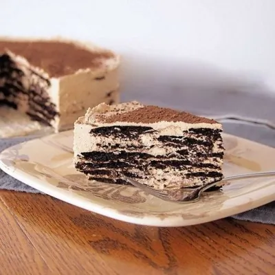 Кофейный десерт из вафель и крема