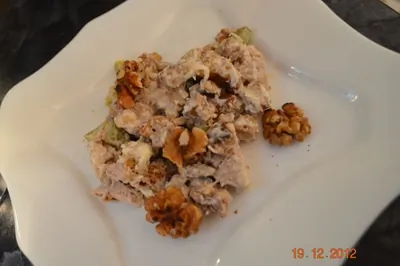 Салат мясной с хреном и маринованными огурцами