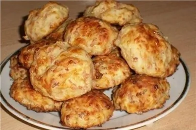 Сырная закуска с колбасой