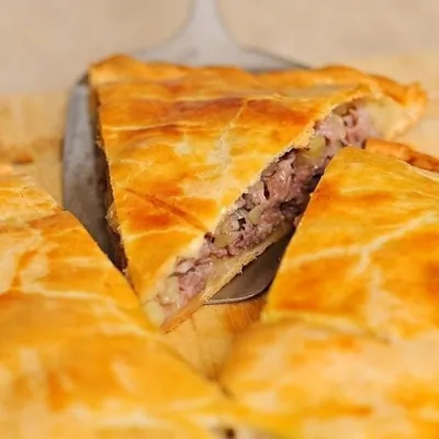 Мясной пирог в сметанном тесте