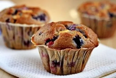 Ягодные кексы с белым шоколадом