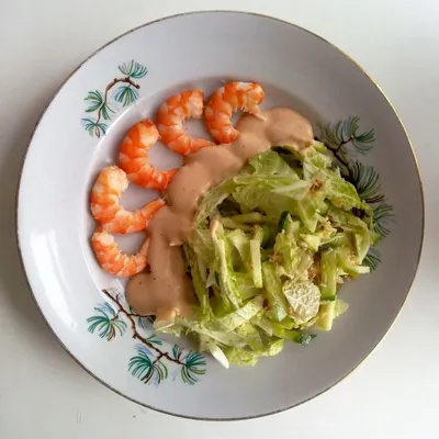 Салат с пекинской капустой и креветками