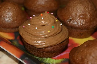 Шоколадные капкейки со сметанным кремом