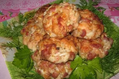 Рубленые котлеты из свинины и курицы с картофелем