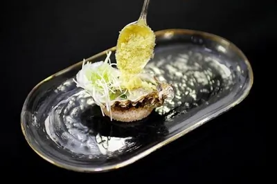 Устрицы с огуречной гранитой