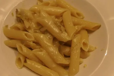 Паста с артишоками и луком-шалотом