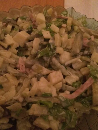 Салат с кальмарами и солеными огурцами