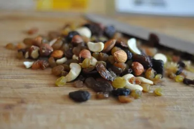 Овсяные плюшки с орехами, изюмом и бананом