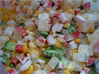 Крабовый салат со свежими огурцами