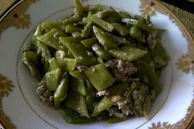 Фасоль зеленая стручковая в фарше с яйцом