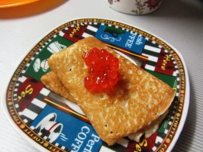 Блины на кефире с красной икрой