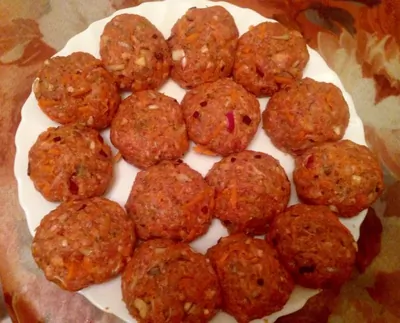 Мясные котлеты с морковью на пару