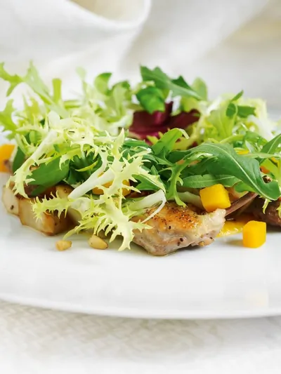 Салат с перепелкой и белыми грибами