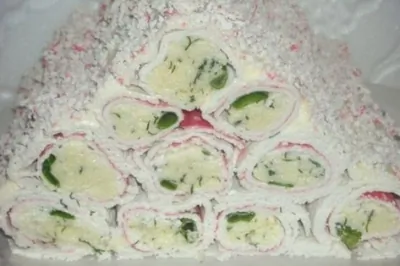 Закуска из крабовых палочек, фаршированных сыром