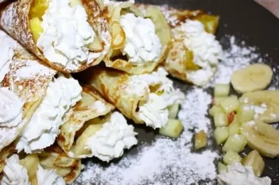 Вафельные трубочки с фруктами