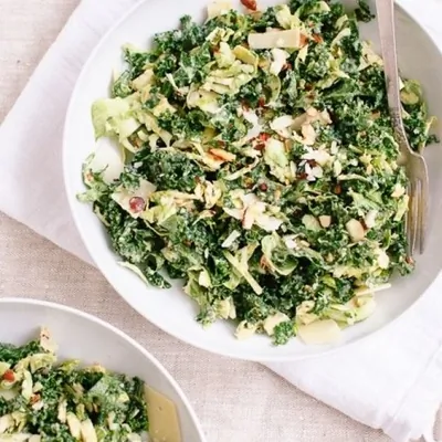 Шпинат с кешью и ореховым соусом