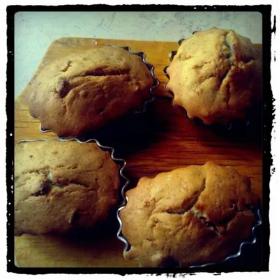 Банановые маффины с курагой