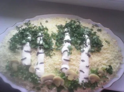 Слоеный салат со шпротами и сыром