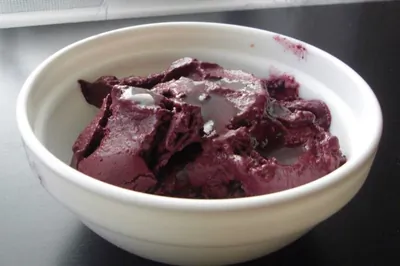 Сыроедческое черничное мороженое