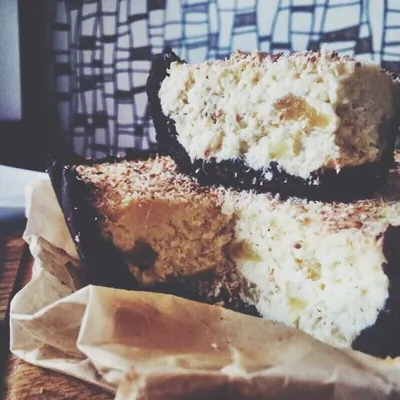 Кокосовый чизкейк с кусочками ананаса