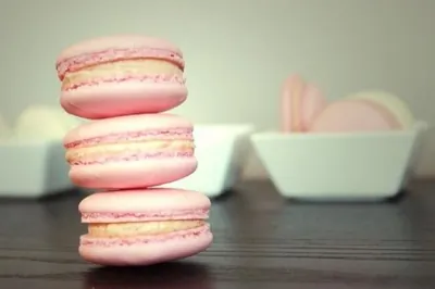 Нежнейшее французское миндальное печенье макароны ягодной начинкой