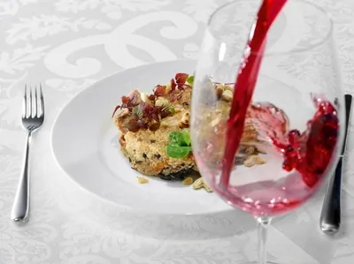 Цесарка с кускусом и сухофруктами