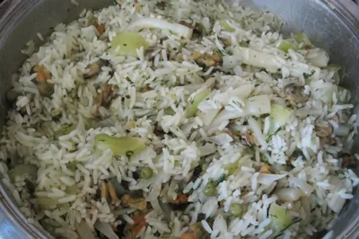 Паэлья с морепродуктами и горошком