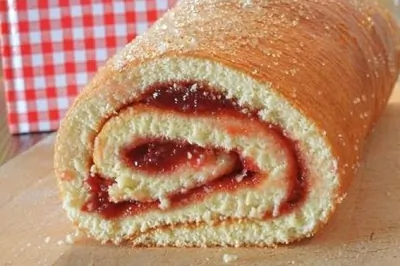 Бисквитный рулет с творогом