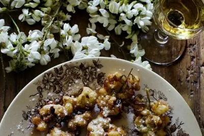 Цветы акации во фритюре