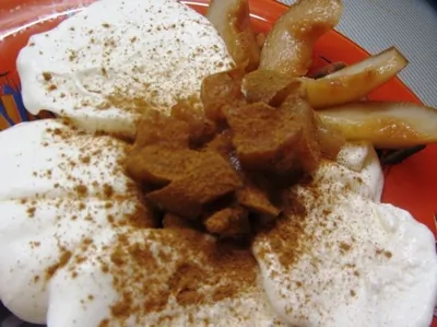 Мороженое с грушей и корицей