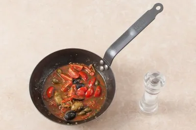 Дорада в соусе палермитано со спаржей и лаймом