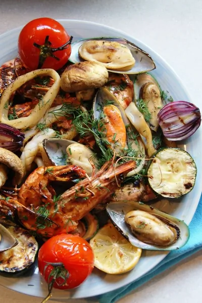Барбекю из морепродуктов и овощей