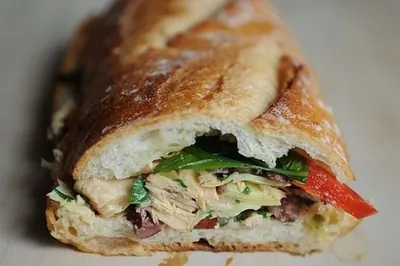 Сэндвич с тунцом, артишоками и паприкой