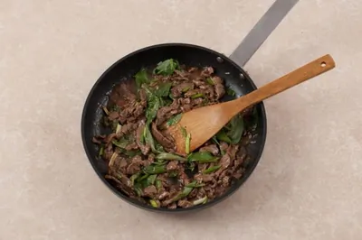 Говядина с базиликом по тайски